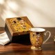 Подаръчна чаша с лъжичка Целувката в златно 280 мл
